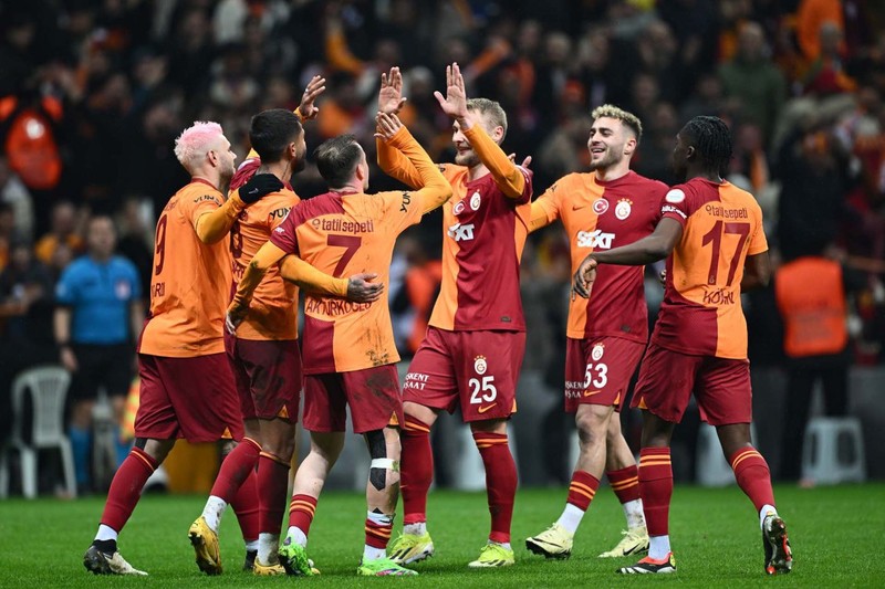 Sezonun hayal kırıklığı oldu! Galatasaray’da yıldız futbolcu gözden çıkarıldı! İstenen teklif gelmezse sözleşmesi feshedilecek - Resim: 2