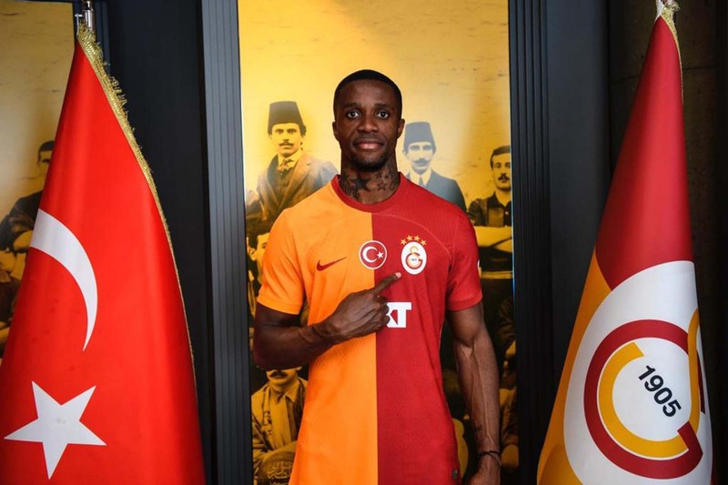 Sezonun hayal kırıklığı oldu! Galatasaray’da yıldız futbolcu gözden çıkarıldı! İstenen teklif gelmezse sözleşmesi feshedilecek - Resim: 7