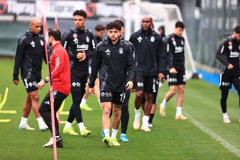 Beşiktaş yönetiminden Fenerbahçe derbisi öncesi kritik hamle! Başkan Hüseyin Yücel krizi çözdü - Resim: 3