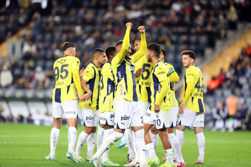 Fenerbahçe’den devre arası gidecek ilk futbolcu belli oldu! Hangi takıma gideceğini Ali Koç seçecek! - Resim: 3