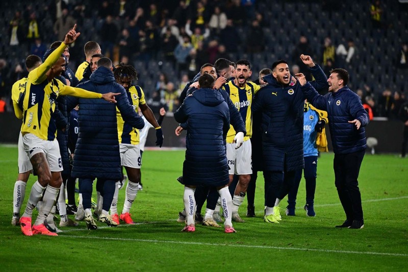 Mourinho ile çıkışa geçti! Fenerbahçe’nin yeni Ferdi Kadıoğlu’su transferin gözdesi oldu! Dev takımlar Beşiktaş maçında onu izleyecek - Resim: 3