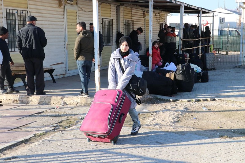 Öncüpınar Gümrük Kapısı'nda yoğunluk! Türkiye'deki Suriyeliler akın akın ülkelerine dönüyor - Resim: 1