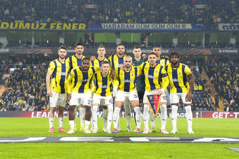 Mourinho’nun kısa süre prensi olmuştu! Fenerbahçe’nin 1.1 milyon euroluk yıldız kayıplara karıştı! Taraftarlar sahada onu arıyor - Resim: 1