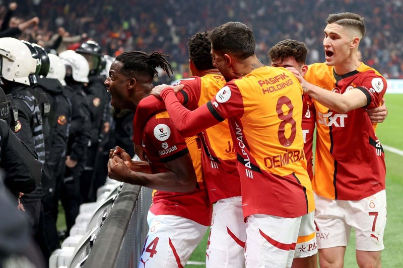 Galatasaraylıları heyecanlandıran açıklama! Dünyaca ünlü teknik adamdan transfer müjdesi: “İstiyorsa gidebilir” - Resim: 3