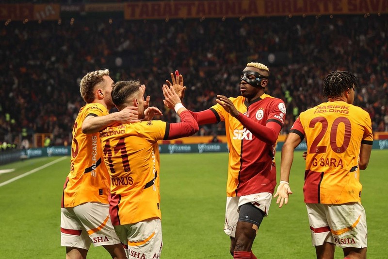 Galatasaray transferde gözünü kararttı! Kulüp tarihinin en yüksek teklifi yapıldı! 18 milyon euroluk yıldızın transferi bitme noktasında - Resim: 3