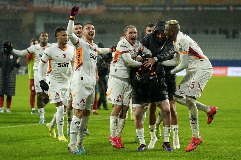 Galatasaray’dan ayrılma kararı almıştı! 10 milyon euroluk yıldıza talip çıktı! Temsilcisiyle temasa geçtiler - Resim: 2