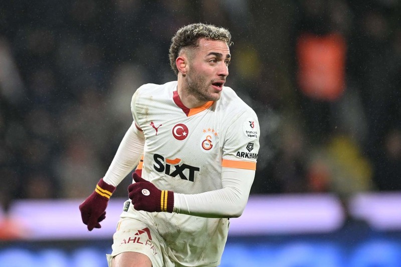 İngiliz basını yazdı! Okan Buruk 20 milyon euroluk prensi için transfer düellosu! İki dünya devi Galatasaray’ın kapısını çalacak - Resim: 4