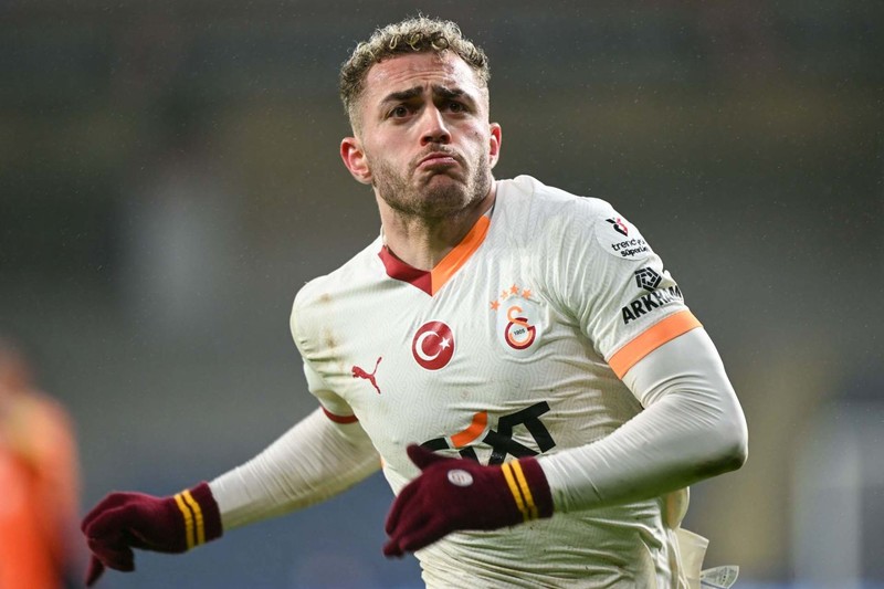 İngiliz basını yazdı! Okan Buruk 20 milyon euroluk prensi için transfer düellosu! İki dünya devi Galatasaray’ın kapısını çalacak - Resim: 5