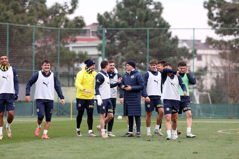 Fenerbahçe'den Galatasaray'a yılın transfer çalımı! Anlaşma sağlandı! 15 milyon euroluk yıldız İstanbul’a geliyor! Taraftarlar havalimanına akın edecek - Resim: 1