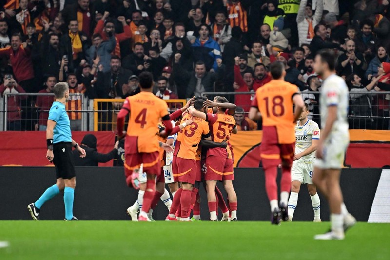 Galatasaray transferi için 6 milyon euro ödemişti! Yıldız futbolcu devre arası gidiyor! Yeni takımı belli oldu - Resim: 1