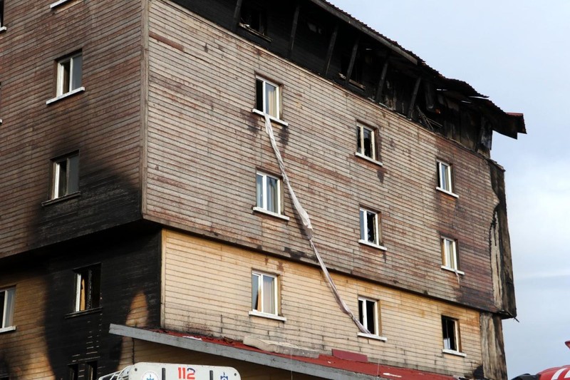 Otel yangınında flaş gelişme! İşletme sahibinin de aralarında bulunduğu 9 kişi adliyeye sevk edildi! - Resim: 2