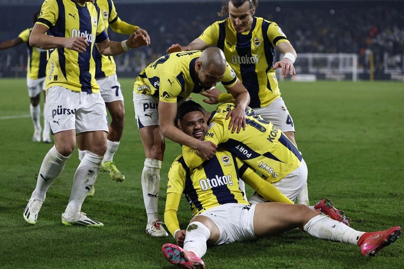 Fenerbahçe transferde geri adım atmıyor! Diego Carlos ve Skriniar’dan sonra bir stoper daha! 10 milyon euroluk yıldız için bastırıyor - Resim: 1