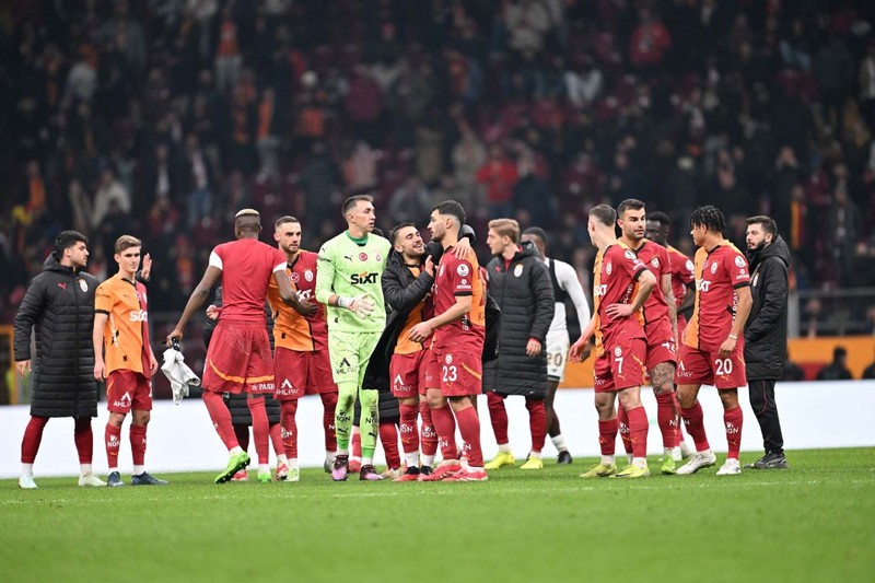 Galatasaray’dan radikal karar! Yıldız futbolcunun transferine izin yok! Dursun Özbek, 25 milyon euroyu elinin tersiyle itti! - Resim: 3