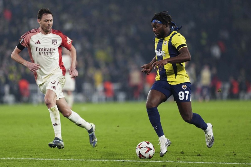 Transfer tamamlandı! Fenerbahçe’den gidecek 5.futbolcu belli oldu! 4 milyon euro cepte kalacak, 2 milyon euro kasaya girecek - Resim: 6
