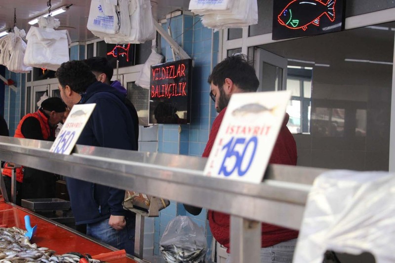 Bolu'da 2 gün tezgahta göremeyen vatandaşın tercihi değişti. Balıkçılar haberi verdi - Resim: 3