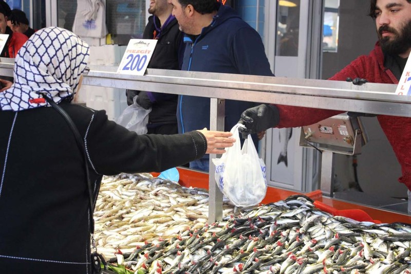 Bolu'da 2 gün tezgahta göremeyen vatandaşın tercihi değişti. Balıkçılar haberi verdi - Resim: 4