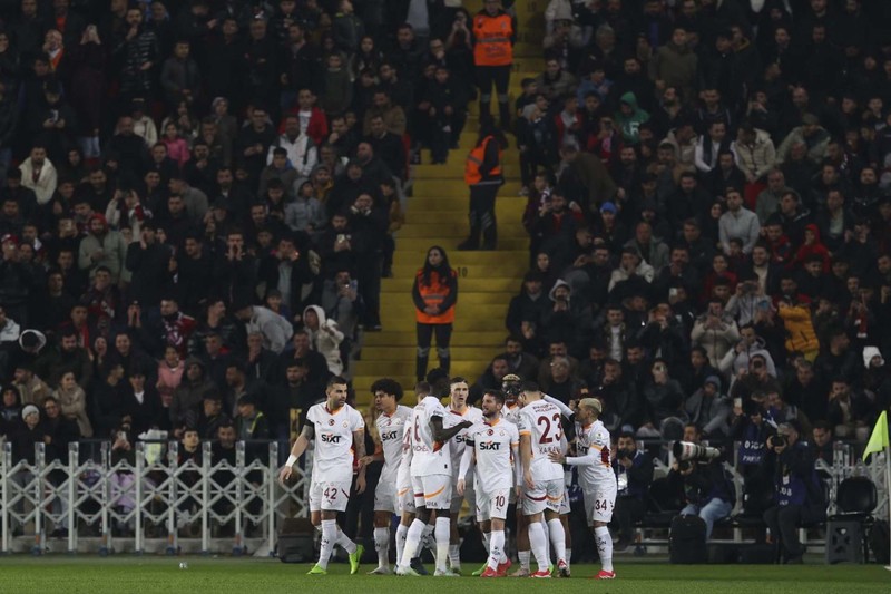 Galatasaray’ın 3.transferi hayırlı uğurlu olsun! Yıldız futbolcu İstanbul’a geldi! Kasadan 2.5 milyon euro bonservis çıkacak - Resim: 2