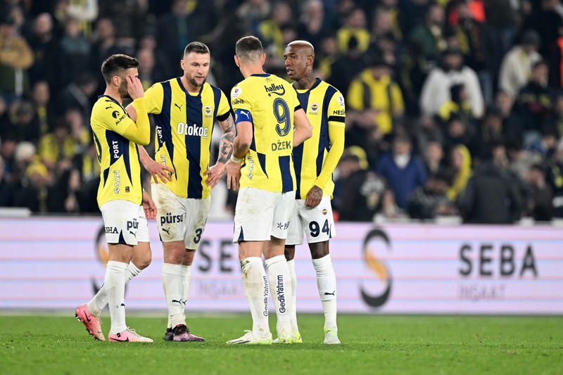 Fenerbahçe’de sürpriz ayrılık! Maximin takımda kaldı, yeni transfer gidiyor! Sürpriz iki takım kancayı taktı - Resim: 3