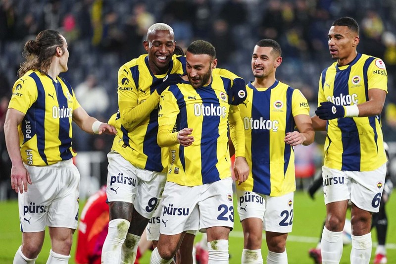 Fenerbahçe’ye şampiyonluk yolunda kötü haber! Tüm planlar alt üst oldu! Yıldız futbolcu kritik Galatasaray derbisine yok! - Resim: 3