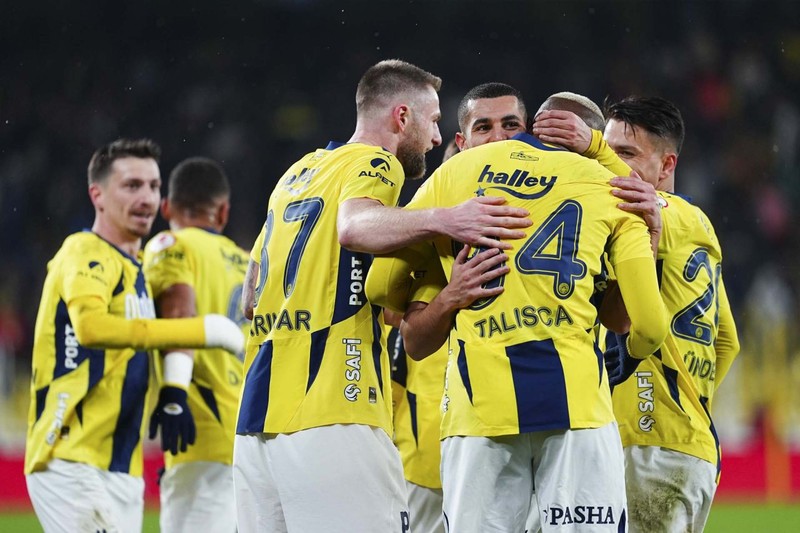 Fenerbahçe transfere doymuyor! Ali Koç 25 milyon euroluk yıldızı hedefe koydu: “Fenerbahçe sezon sonunda kadrosuna katabilir” - Resim: 2