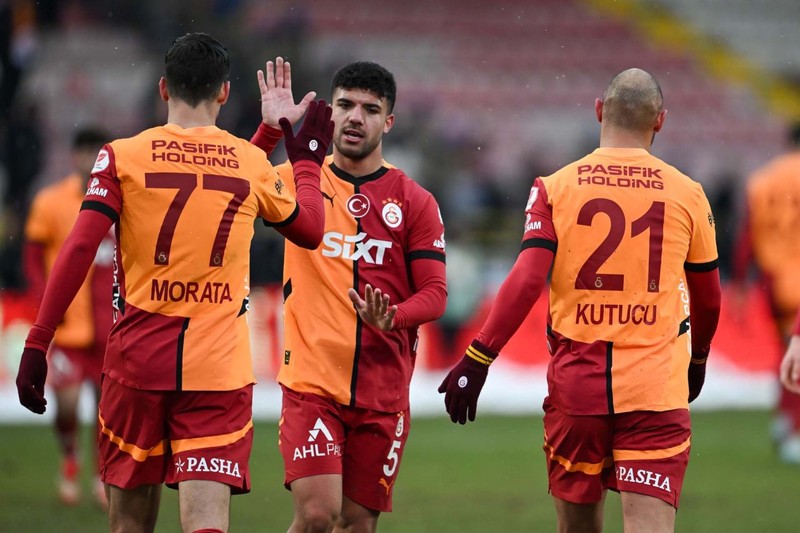 Okan Buruk, yeni transferini kadrodan çıkardı! Galatasaray yeni Kerem Aktürkoğlu’sunu buldu!  17’lik yıldız gözlerin pasını sildi - Resim: 3