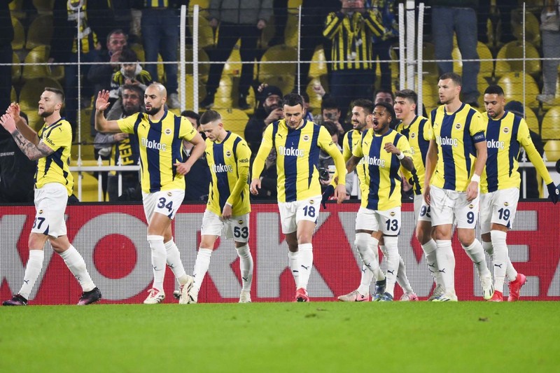 Kadıköy’de yeni bir yıldız doğuyor! Anderlecht maçında Mourinho ve Fenerbahçelileri mest etti! 150 bin euroluk yıldız formayı kaptı - Resim: 1