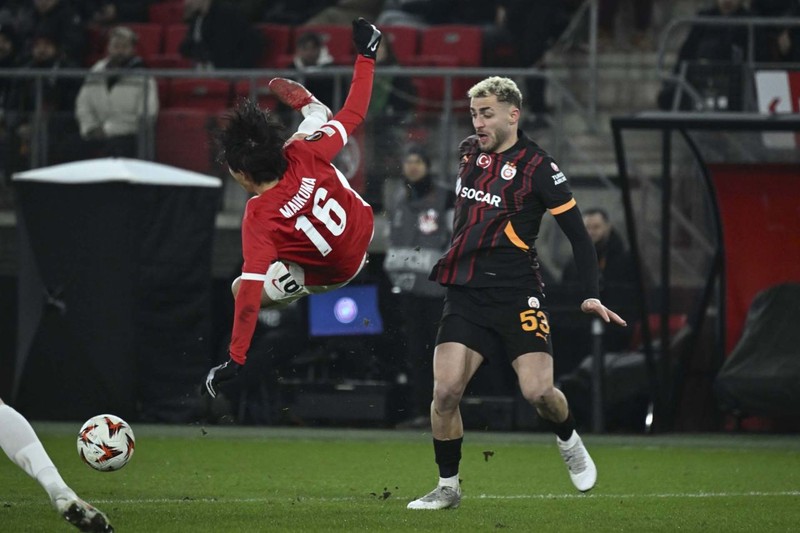 AZ Alkmaar maçının en iyi oyuncusu oldu! Galatasaray’da yıldız futbolcu performansıyla ayakta kaldı! Taraftarlar sadece onu beğendi - Resim: 2