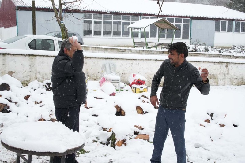 Edirne'de yüksek rakımda yer alan Balkan köylerine köy halkına ilaç gibi geldi. Beyaza bürünen köyler havadan görüntülendi - Resim: 2