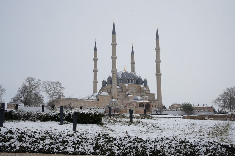 Edirne'de kar yağışı etkili oldu. Selimiye Camii karla kaplandı. O anlar havadan görüntülendi - Resim: 5