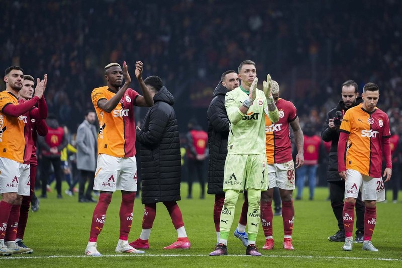 Galatasaray’ın 9 milyon euroluk yıldızı göz doldurdu! Fenerbahçe’yi adete tek başına durdurdu! Taraftarlar yere göğe sığdıramadı - Resim: 3