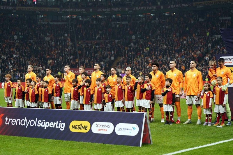 Galatasaray transferi için 9 milyon euro ödemişti! Yıldız futbolcu sırra kadem bastı! Ocak ayından beri ortada yok! - Resim: 3