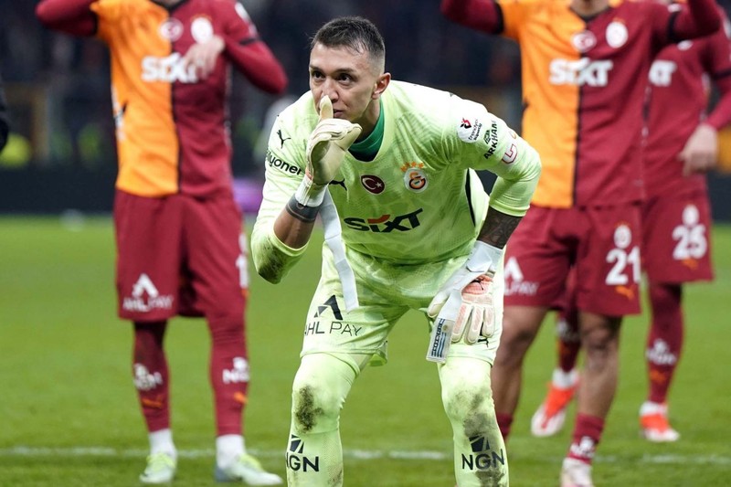Galatasaray’da Muslera devri kapanıyor! Yeni kaleciyi duyurdular! 10 milyon euroluk yıldız transfer listesine girdi! - Resim: 3
