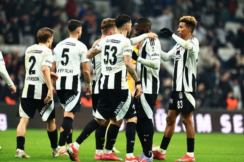 Beşiktaş'ın yıldızına dünya devi talip oldu! Çılgın bonservis talebi ortaya çıktı! Serdal Adalı evet derse bu transfer Beşiktaş tarihine geçecek - Resim: 2
