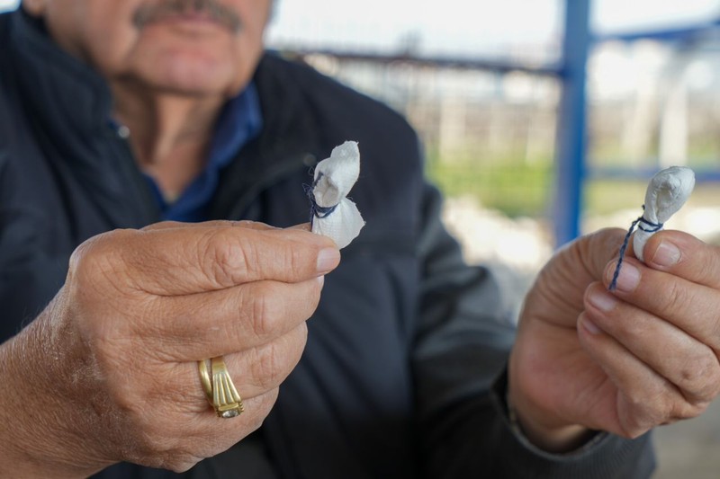 Manisa'da yıllardır milyonlarcasını peçetelere sarıp özenle tek tek hazırlıyor. Geliştirdiği yöntem sayesinde her adımda yeni bir yaşam filizleniyor - Resim: 5