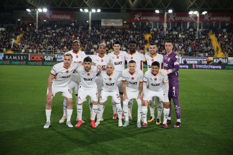 Galatasaray’dan şok transfer kararı! 8 milyon euroluk yıldızın üstü çizildi! Gelecek sezon kadroda düşünülmüyor - Resim: 2