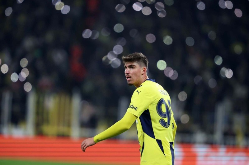 Ali Koç’tan tarihe geçecek transfer kararı! Yıldız futbolcu için 40 milyon euro istiyor! Ferdi Kadıoğlu’nu bile gölgede bırakacak - Resim: 7