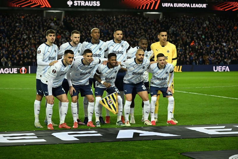 Mourinho’nun 150 bin euroluk yıldızı büyülemişti! Dünya devleri transfer radarına aldı! Ali Koç’un kapısını resmi teklifle çalacaklar - Resim: 1