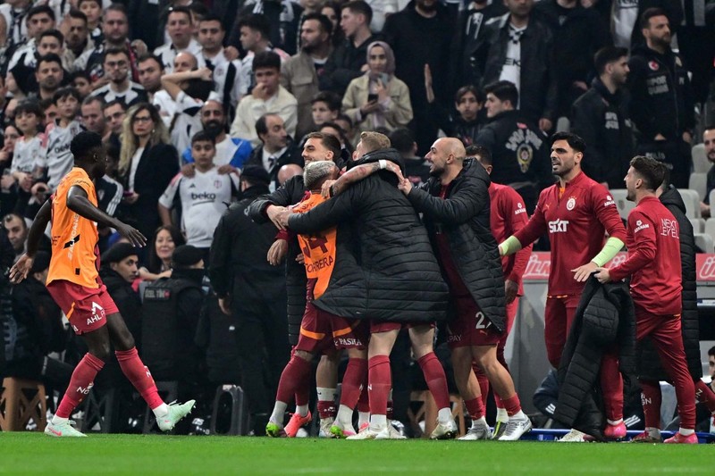 Galatasaray’da değişim başlıyor! Okan Buruk’tan 11 milyon euroluk yıldız için şok rapor! “Satılabilir” - Resim: 3