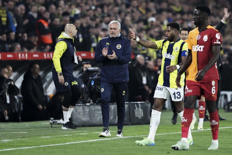 Fenerbahçe- Galatasaray derbisinin raporu ortaya çıktı! Fred’in neden kırmızı kart gördüğü belli oldu! 4-5 kez aynı cümleyi tekrarlamış - Resim: 2