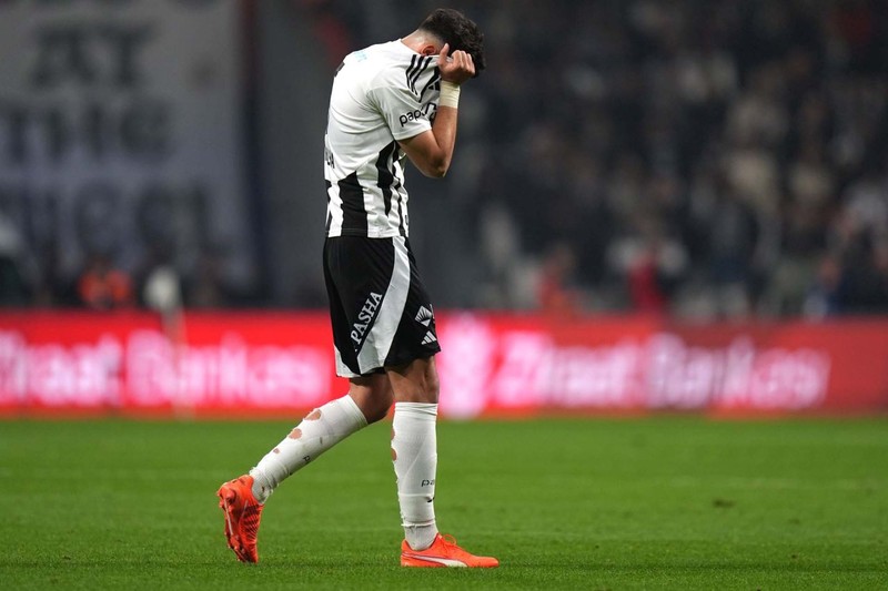 En kötü istatistikle tarihe geçti! 2.5 milyon euroluk yıldız Beşiktaşlıları çıldırttı! Samet Aybaba’ya büyük tepki var! - Resim: 6