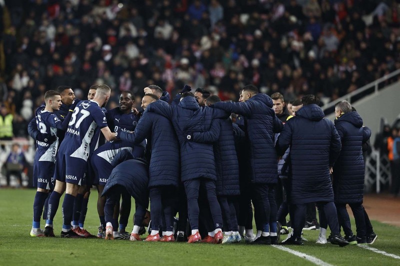 Fenerbahçe’den 12 milyon euroluk transfer kararı! Mourinho yıldız futbolcunun biletini kesti! Krunic’in yaşadıklarını yaşayacak - Resim: 3