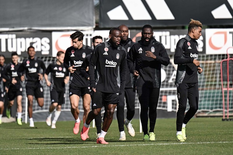 Beşiktaş transferde atağa kalktı! Solskjaer onay verdi, Serdal Adalı görüşmeye başladı! 5 milyon euroluk yıldız gelmeye sıcak bakıyor - Resim: 1
