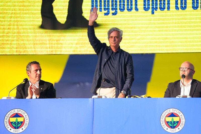 İtalyanlar duyurdu! Dünya devinden çarpıcı karar! Teknik direktörlerini kovup Mourinho’yu getirmek istiyorlar - Resim: 1