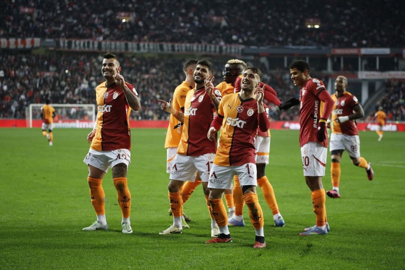 Transferi için 10 milyon euro istenmişti! Yıldız futbolcu Cimbom’u seçti! Galatasaray transferi yaparsa Fenerbahçe kasayı dolduracak - Resim: 2