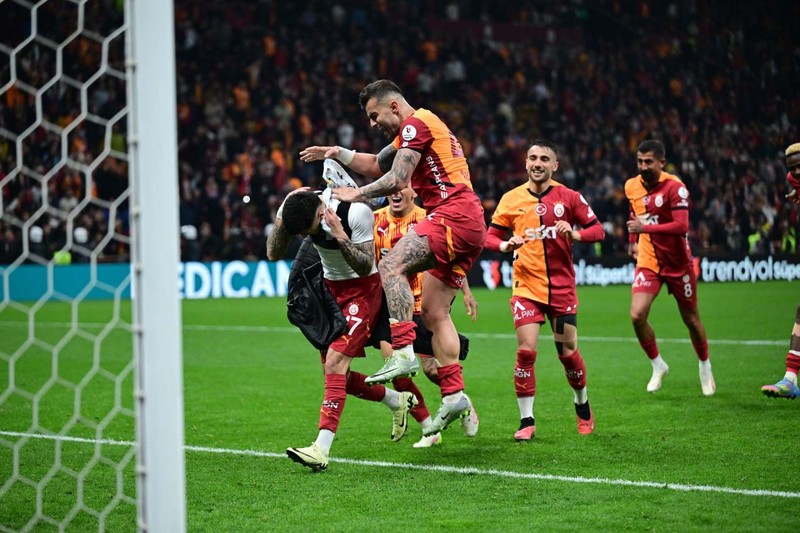 Okan Buruk’un Galatasaray’a hediyesiydi! Sözlü olarak anlaşmaya varıldı! 2, 2.5 milyon euro maaş kazanacak - Resim: 2
