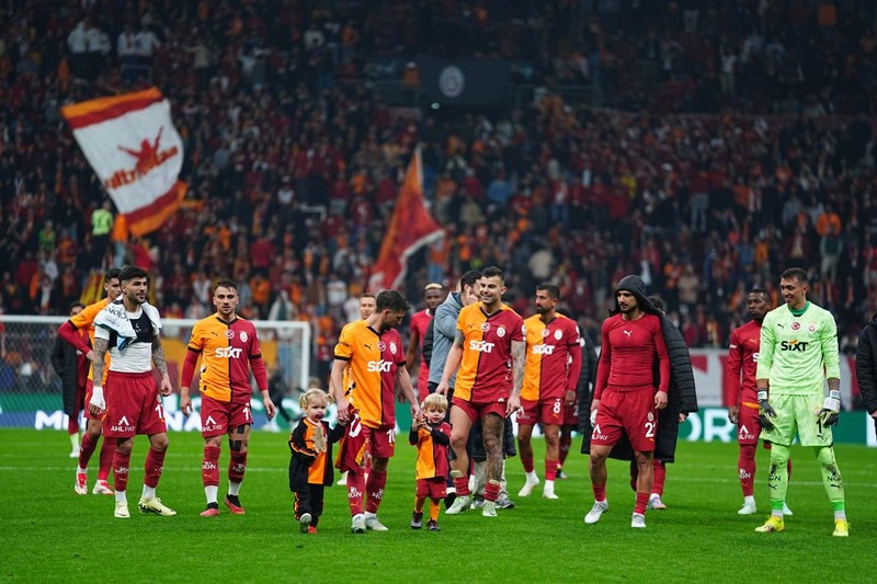 Okan Buruk’un Galatasaray’a hediyesiydi! Sözlü olarak anlaşmaya varıldı! 2, 2.5 milyon euro maaş kazanacak - Resim: 3