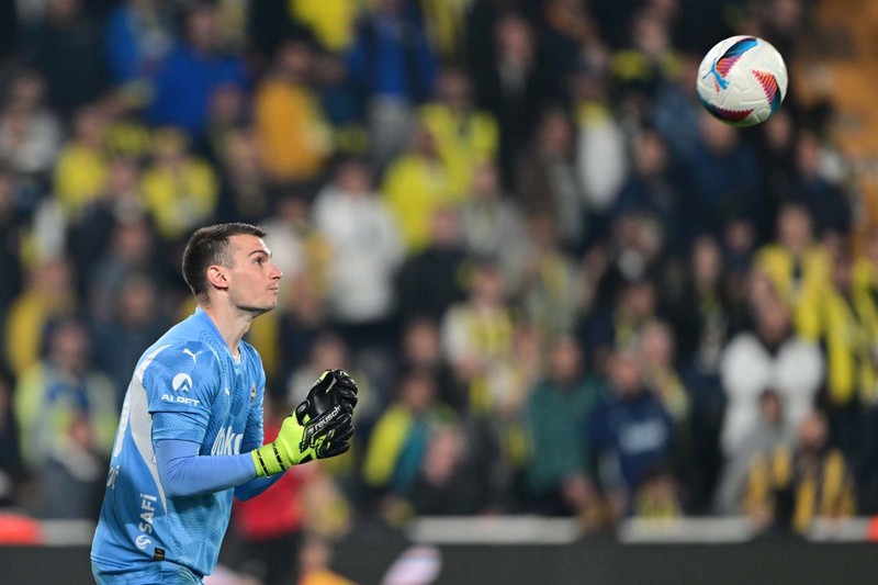 Fenerbahçe’de 7.6 milyon euroluk pişmanlık! Performansı taraftarları çıldırttı! Kadıköy’de ıslık sesleri yükseldi - Resim: 6