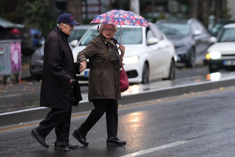 Meteoroloji'den 23 Nisan (Çarşamba) günü için uyarı: Hava sıcaklığı düşüyor! Sağanak yağışa dikkat - Resim: 4