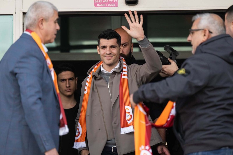 Galatasaray'da beklenmedik ayrılık! 13 milyon euroluk yeni transfer gemileri yaktı! Sezon sonu valizini toplayıp gidecek - Resim: 4