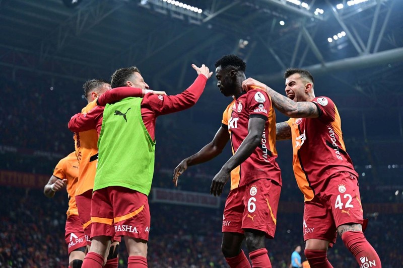 Galatasaray transferde büyük oynuyor! Muslera’nın yerini alacak kaleci bulundu! 25 milyon euroluk yıldızın menajeriyle görüşüldü - Resim: 2
